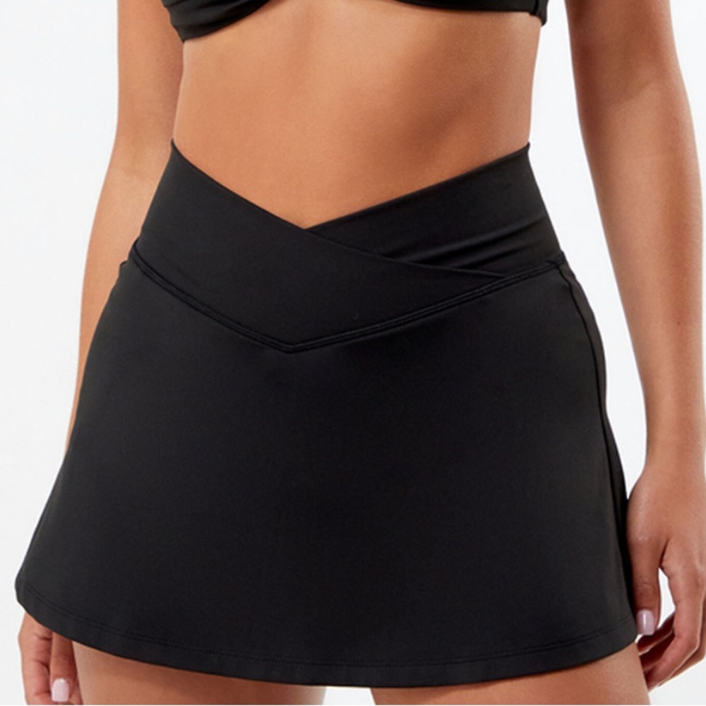 PACSUN Pac 1980 Classic Black Women's Activewear Skirt with built in shorts | S
